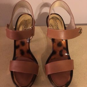 Michael-Michael Kors Shoes/ Tan and gold